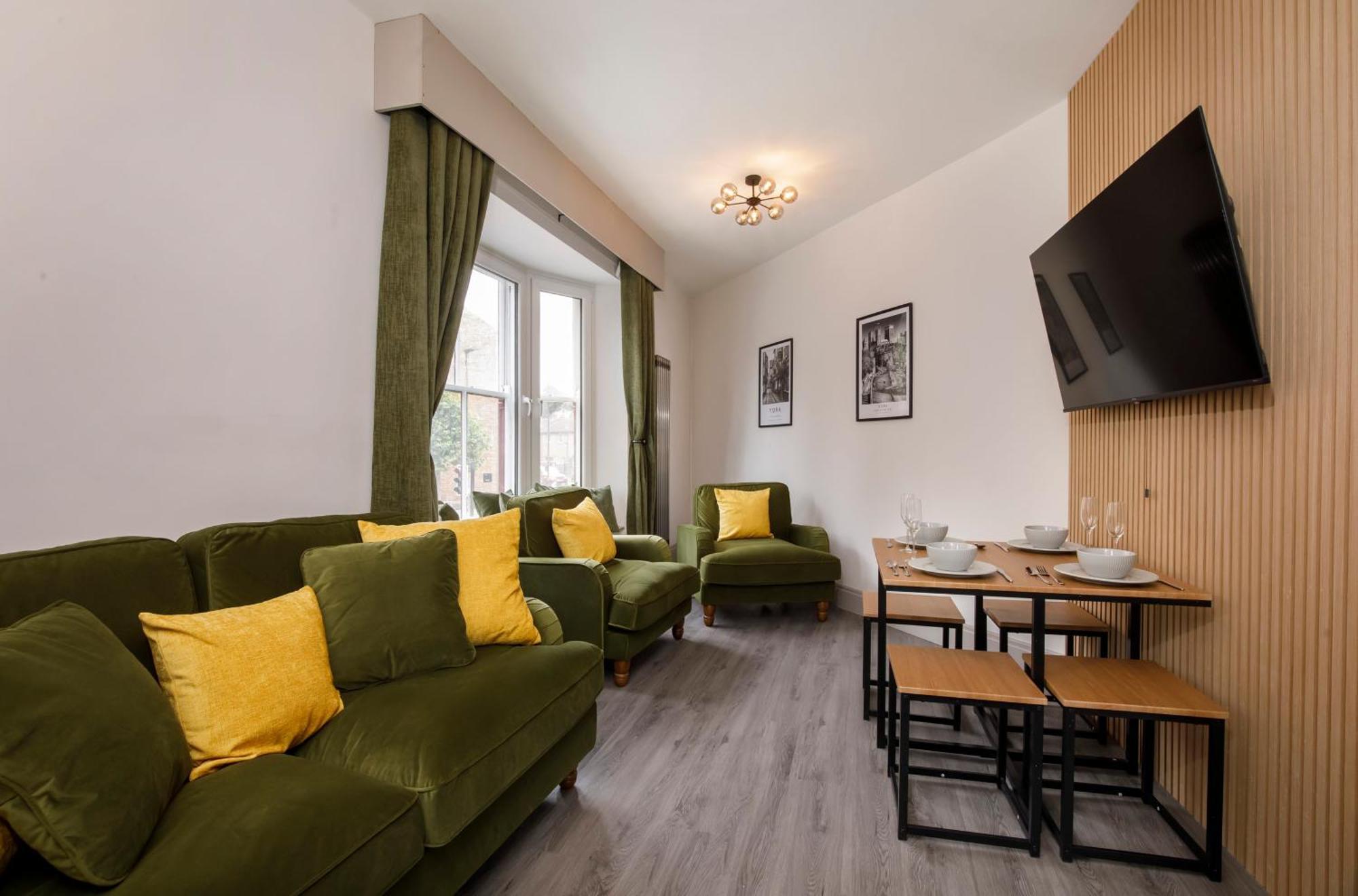 Clarence Street Luxury Centre Close To Minster Apartment